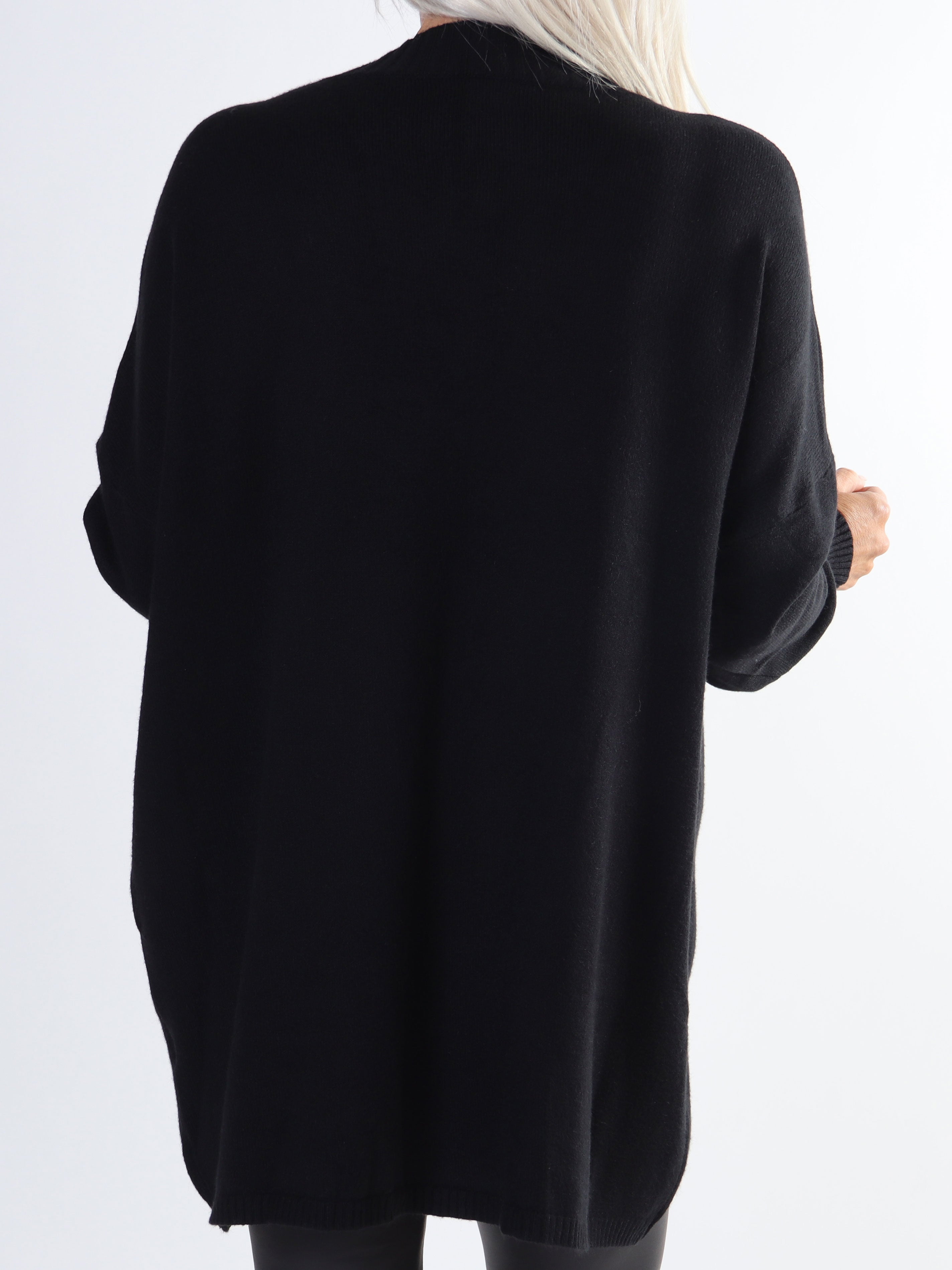 Amora - Lang blød plus size strikbluse